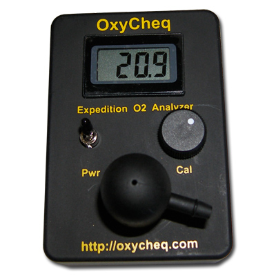 Oxygen Analyzer with Internal Sensor